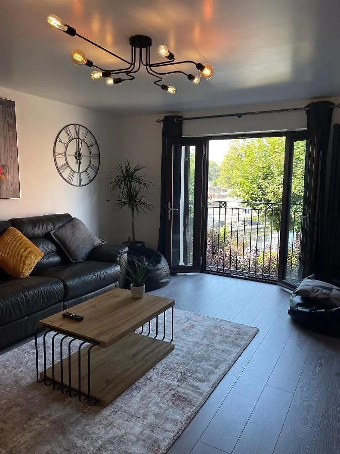 5 Lockside *Free Private Parking* *City Centre* York